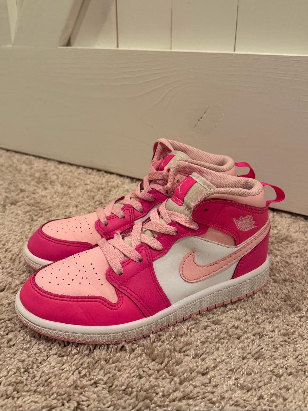 Nike Air Jordan 1 Mid Pink Foam Hyper Pink White Girls Youth Size 2Y